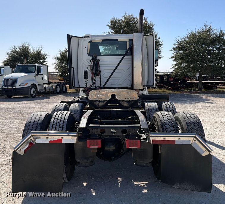 image for item ED5091 2019 International LT625 semi truck