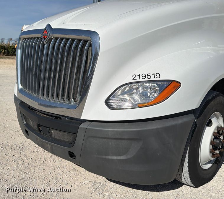 image for item ED5091 2019 International LT625 semi truck