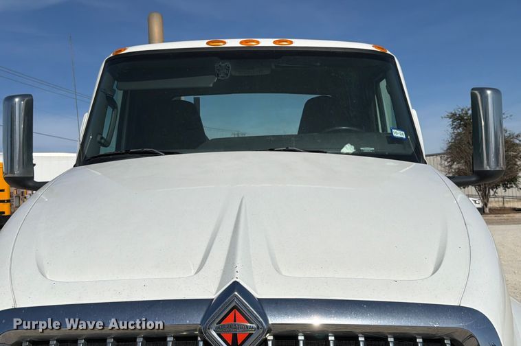 image for item ED5091 2019 International LT625 semi truck