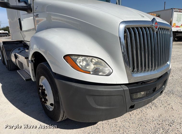 image for item ED5091 2019 International LT625 semi truck