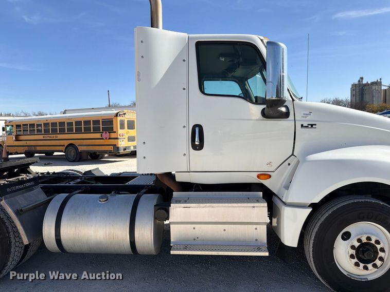 image for item ED5091 2019 International LT625 semi truck