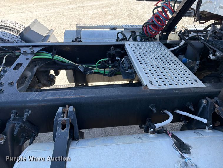 image for item ED5091 2019 International LT625 semi truck