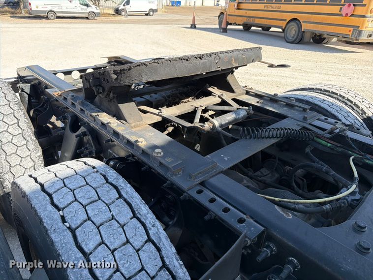 image for item ED5091 2019 International LT625 semi truck