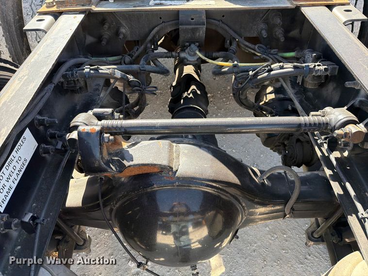 image for item ED5091 2019 International LT625 semi truck