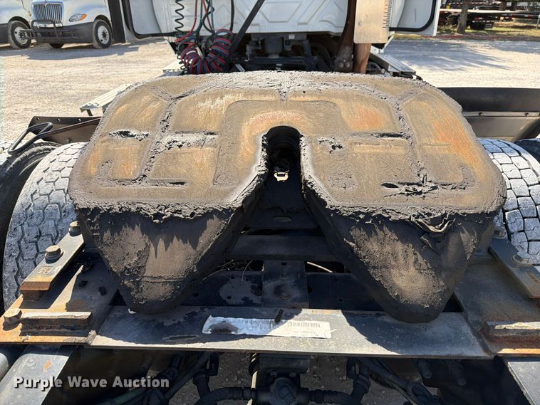 image for item ED5091 2019 International LT625 semi truck