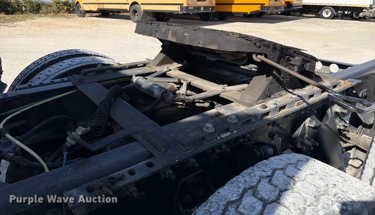 image for item ED5091 2019 International LT625 semi truck