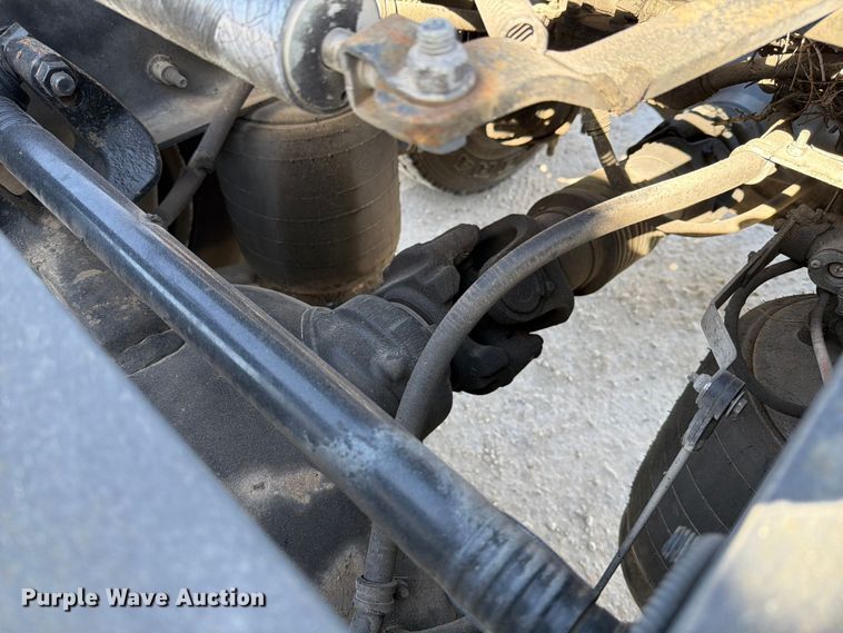 image for item ED5091 2019 International LT625 semi truck