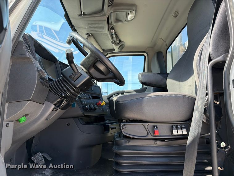 image for item ED5091 2019 International LT625 semi truck