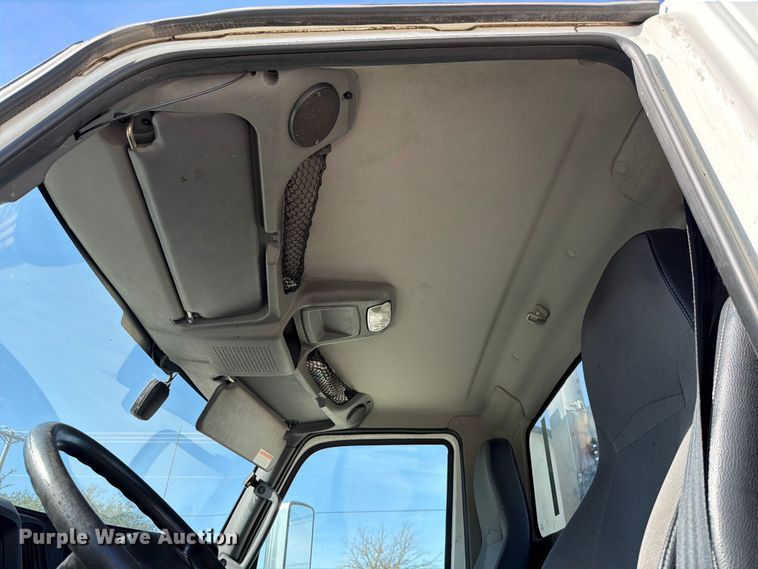 image for item ED5091 2019 International LT625 semi truck