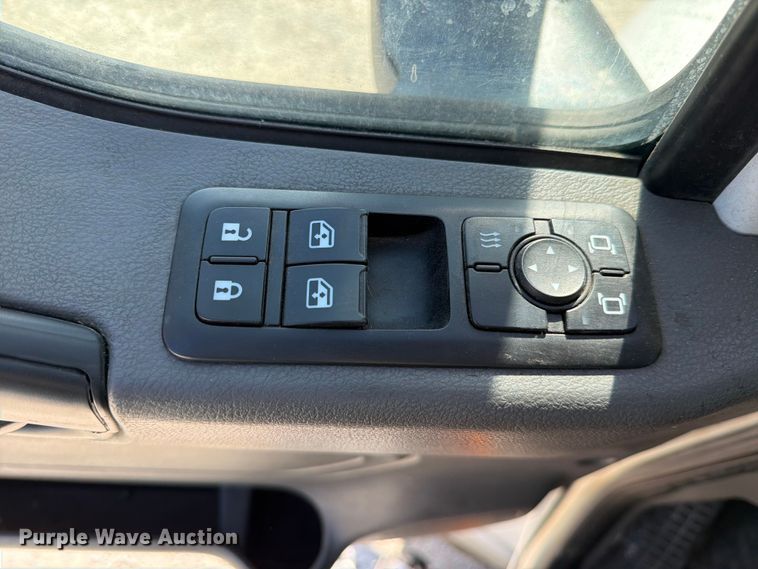 image for item ED5091 2019 International LT625 semi truck