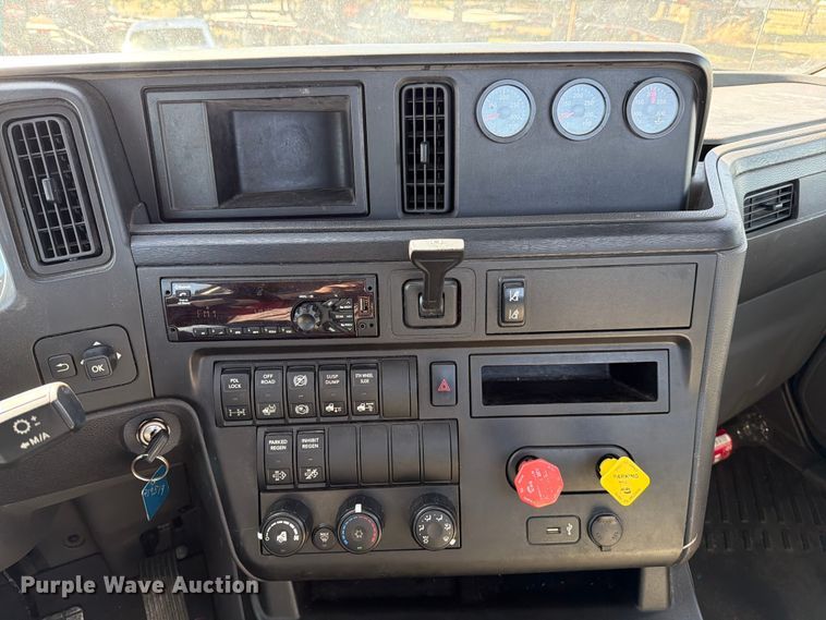 image for item ED5091 2019 International LT625 semi truck