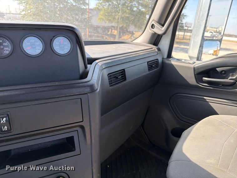 image for item ED5091 2019 International LT625 semi truck