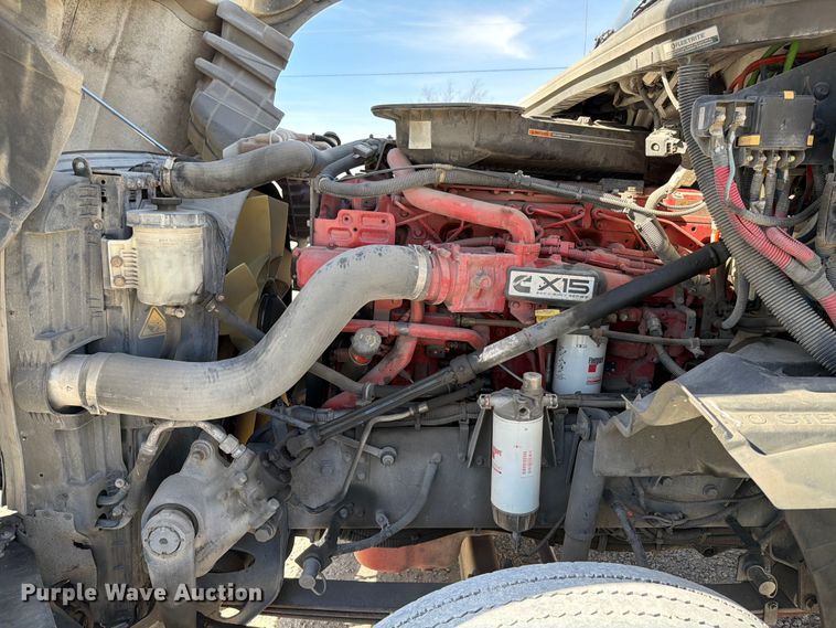 image for item ED5091 2019 International LT625 semi truck