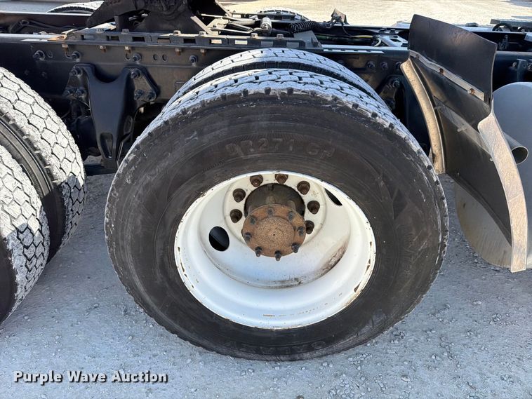 image for item ED5091 2019 International LT625 semi truck