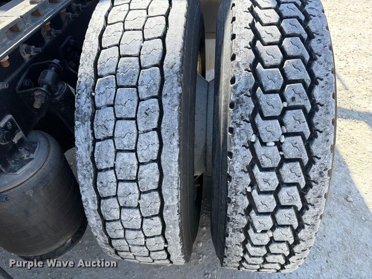 image for item ED5091 2019 International LT625 semi truck