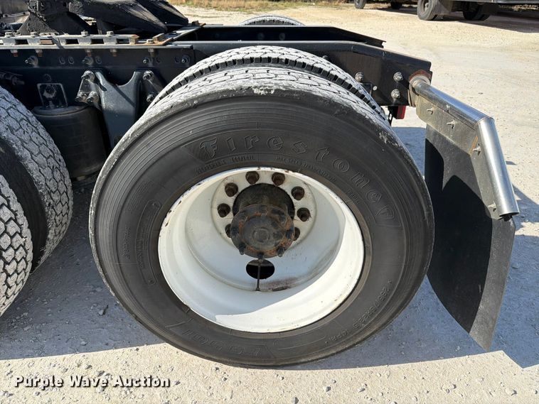 image for item ED5091 2019 International LT625 semi truck