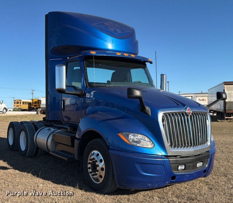 image for item ED5092 2020 International LT625 semi truck