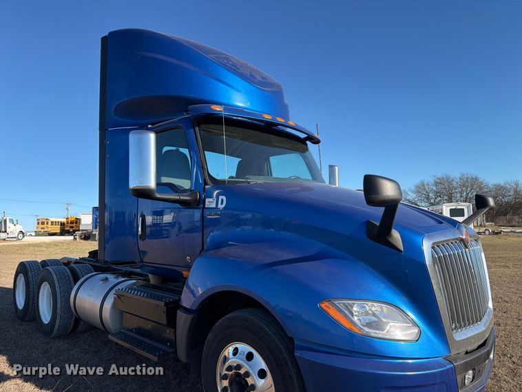 image for item ED5092 2020 International LT625 semi truck