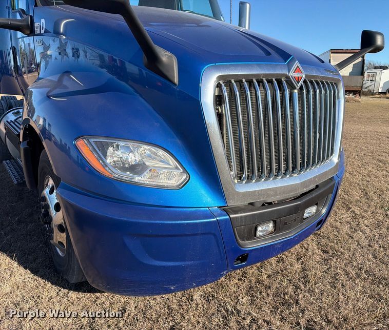 image for item ED5092 2020 International LT625 semi truck