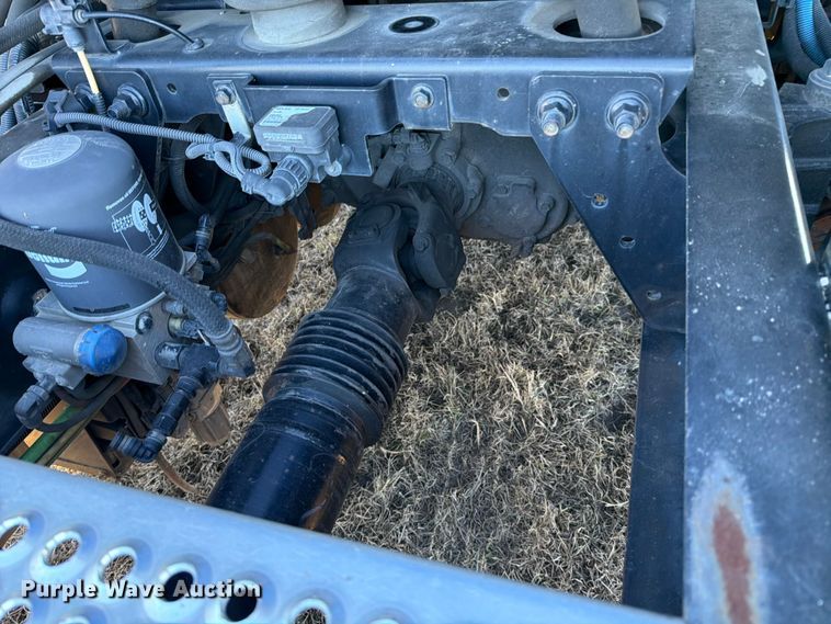 image for item ED5092 2020 International LT625 semi truck