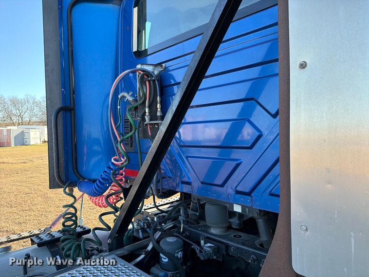 image for item ED5092 2020 International LT625 semi truck