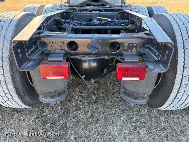 image for item ED5092 2020 International LT625 semi truck