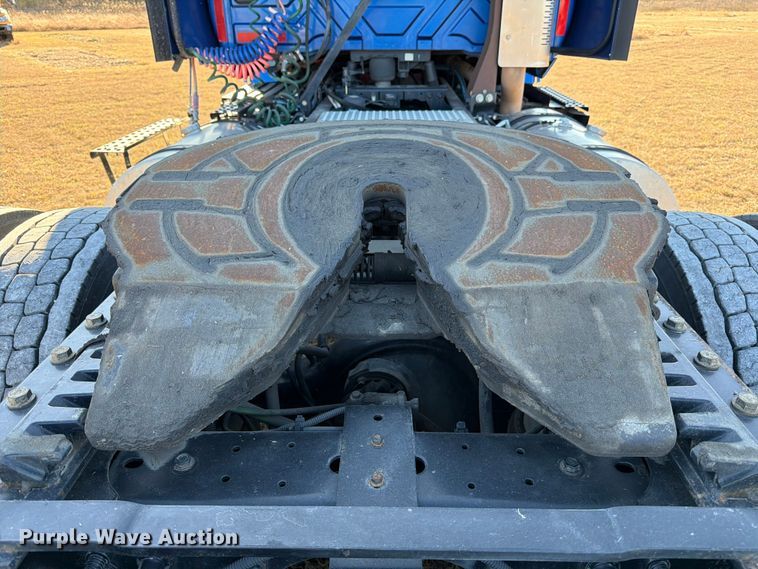 image for item ED5092 2020 International LT625 semi truck