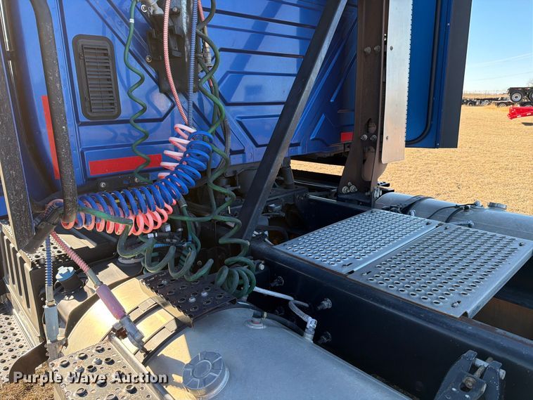 image for item ED5092 2020 International LT625 semi truck