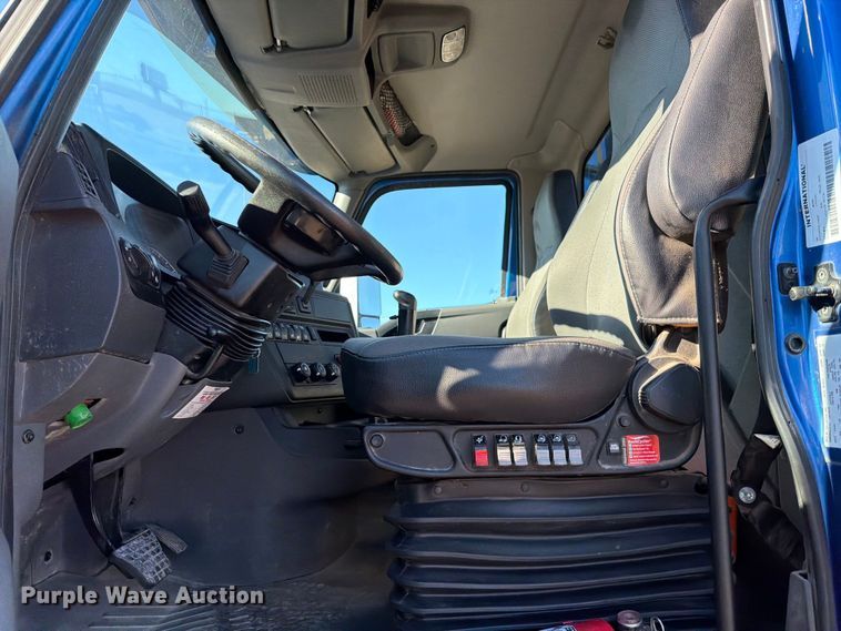 image for item ED5092 2020 International LT625 semi truck