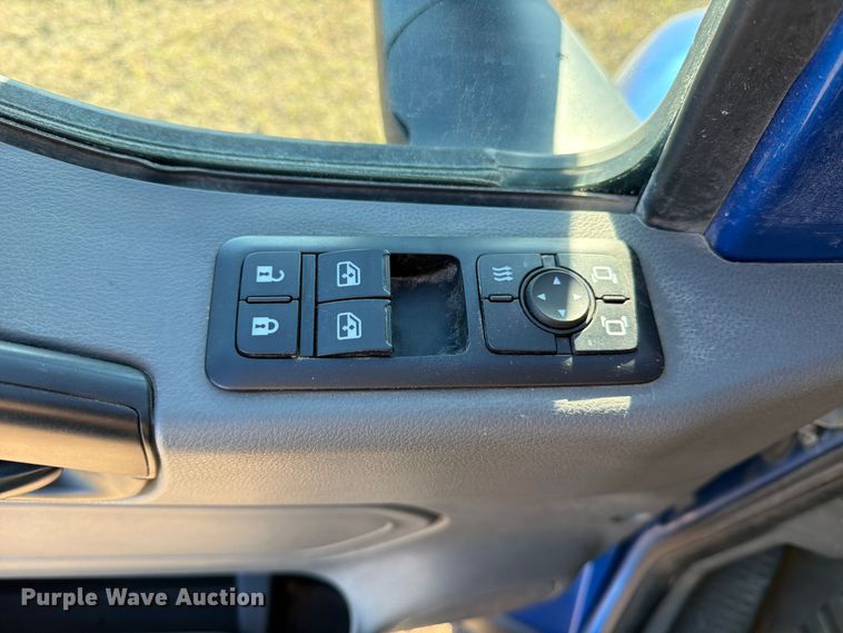 image for item ED5092 2020 International LT625 semi truck