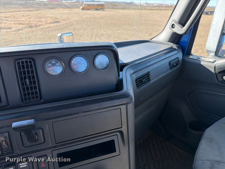 image for item ED5092 2020 International LT625 semi truck