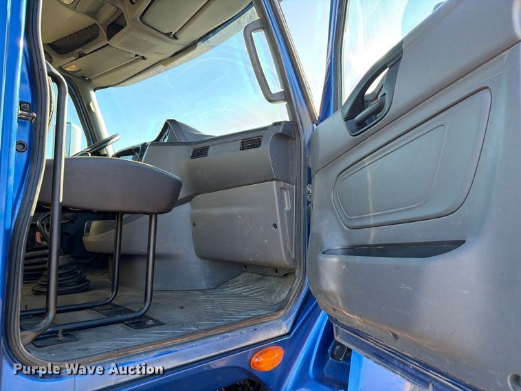 image for item ED5092 2020 International LT625 semi truck