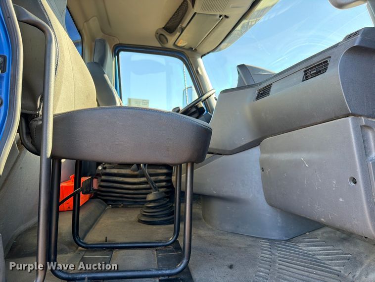 image for item ED5092 2020 International LT625 semi truck