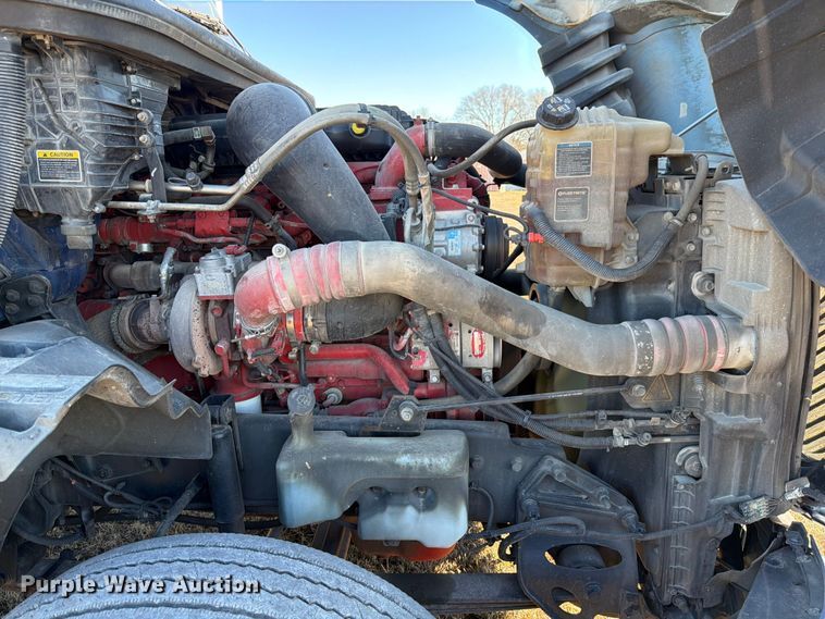 image for item ED5092 2020 International LT625 semi truck