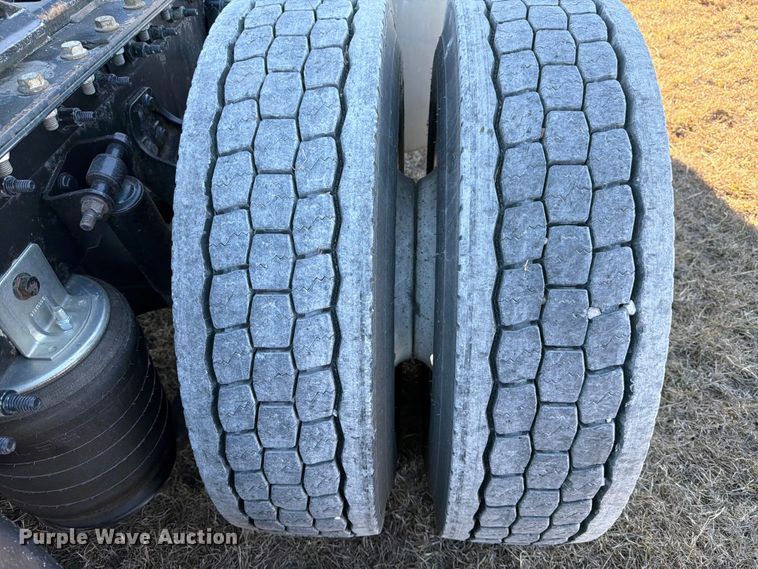 image for item ED5092 2020 International LT625 semi truck