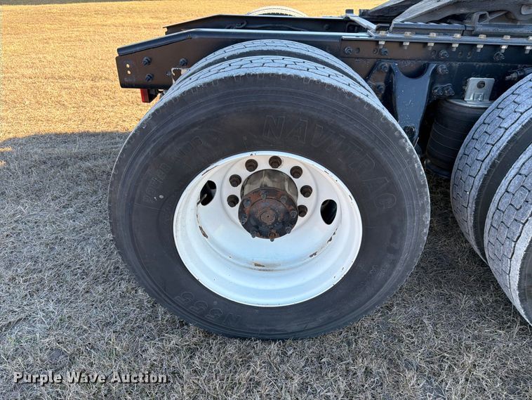 image for item ED5092 2020 International LT625 semi truck