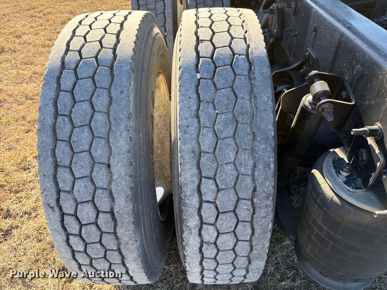 image for item ED5092 2020 International LT625 semi truck