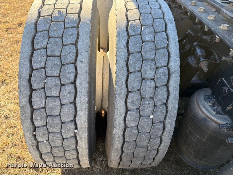 image for item ED5092 2020 International LT625 semi truck