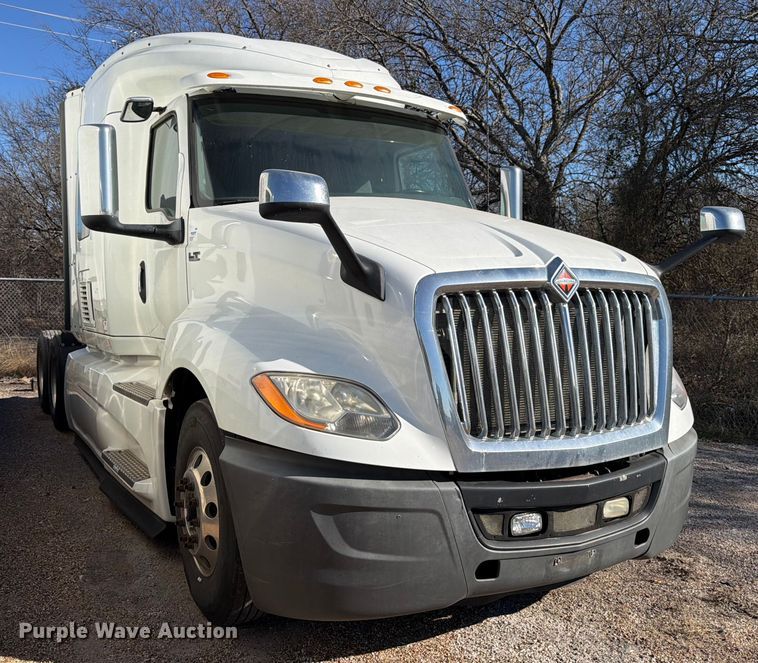 image for item ED5093 2018 International LT625 semi truck