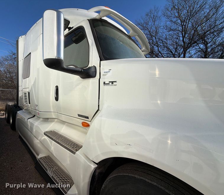 image for item ED5093 2018 International LT625 semi truck