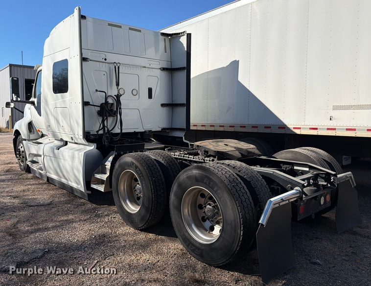 image for item ED5093 2018 International LT625 semi truck