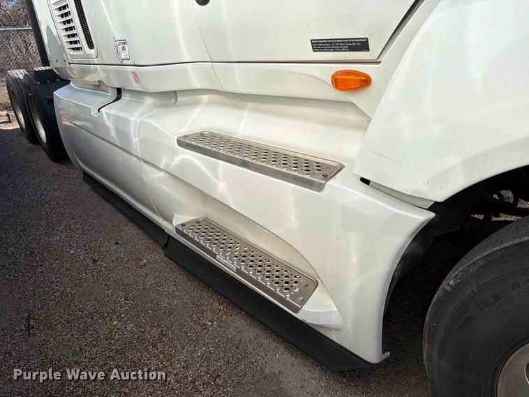 image for item ED5093 2018 International LT625 semi truck