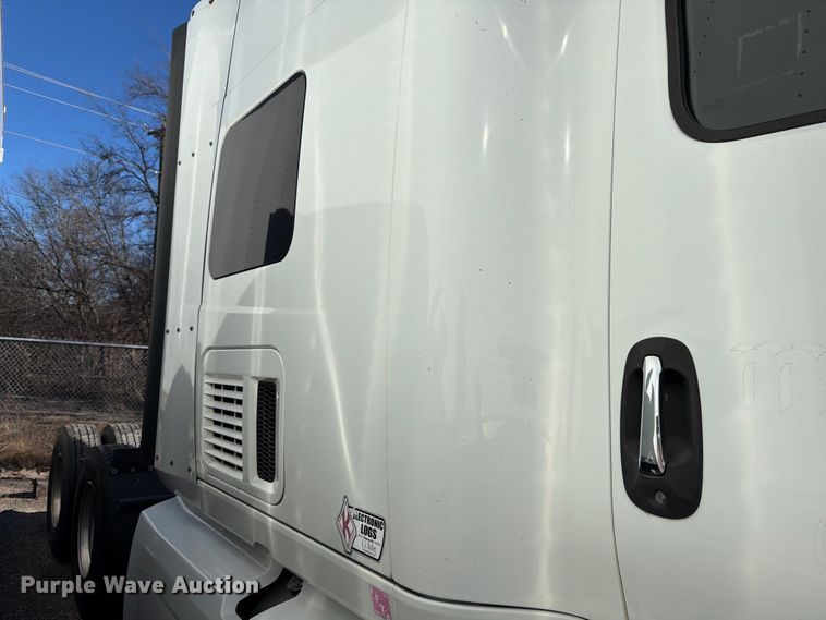 image for item ED5093 2018 International LT625 semi truck