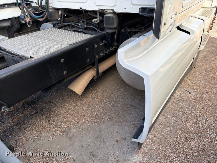 image for item ED5093 2018 International LT625 semi truck