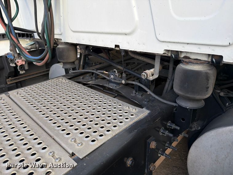 image for item ED5093 2018 International LT625 semi truck