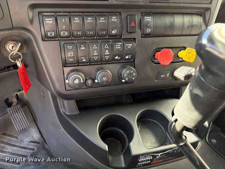 image for item ED5093 2018 International LT625 semi truck