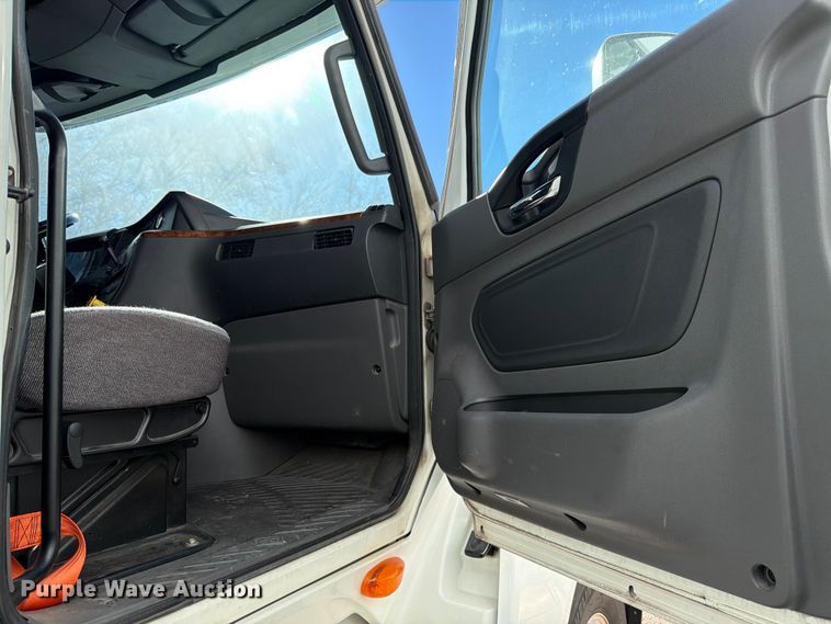 image for item ED5093 2018 International LT625 semi truck