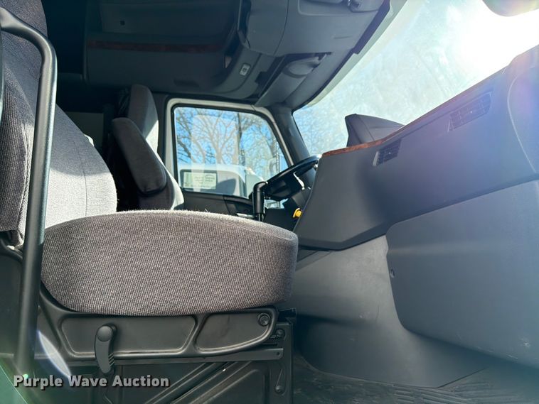 image for item ED5093 2018 International LT625 semi truck