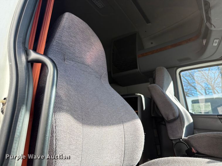 image for item ED5093 2018 International LT625 semi truck