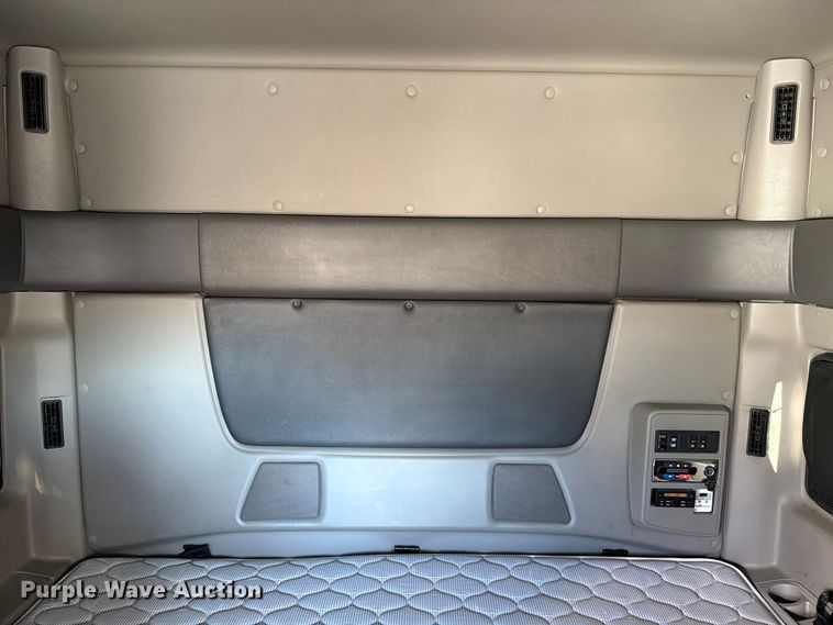 image for item ED5093 2018 International LT625 semi truck